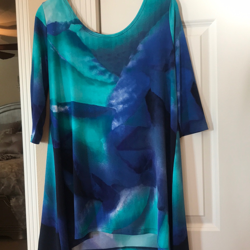 S Tunic: Blues/Turquoise/White/Black. Cara Sun Woo. Spandex/Rayon/Polyester